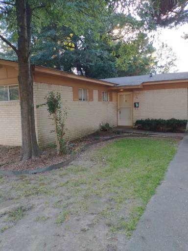 Main picture of 23 Lynwood Dr