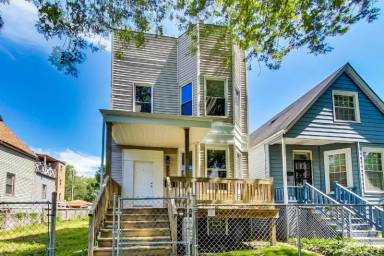 Main picture of 8011 S Muskegon Ave