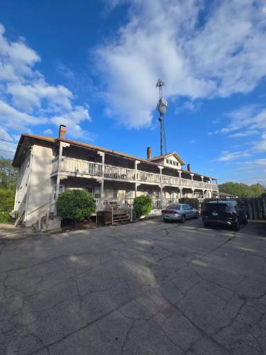 Main picture of 150 N 9th St