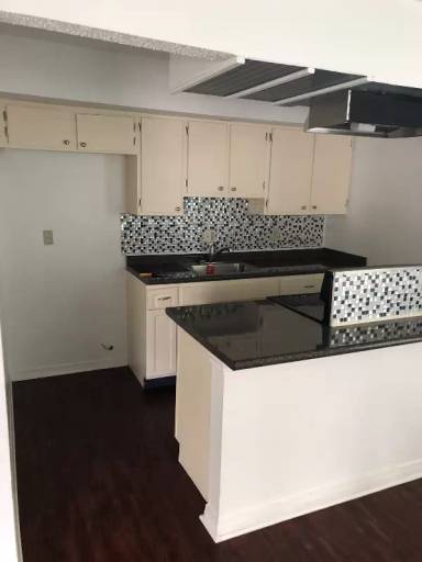 Main picture of 704 Colony Dr