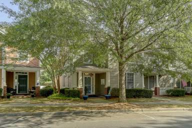 Main picture of 1077 Market St