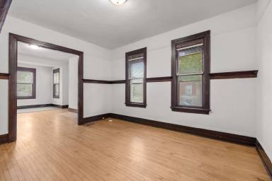 Main picture of 2128 W Wells St