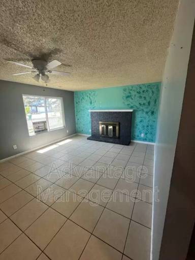 Main picture of 218 W 205 N