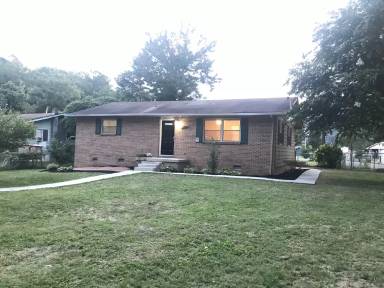 Main picture of 197 E Elm St