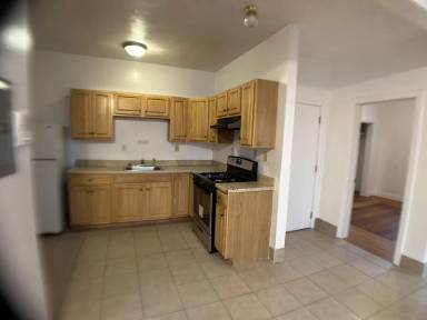 Main picture of 282 Main St