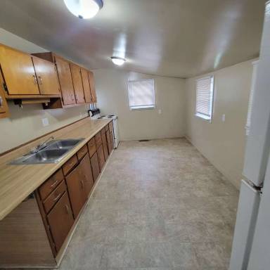Main picture of 2117 S Meridian St
