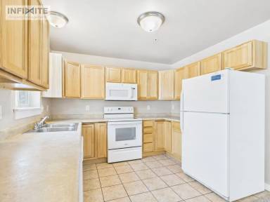 Main picture of 1004 Cruiser Lane, Unit R
