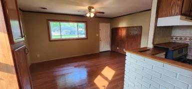 Main picture of 3365 Buckner St