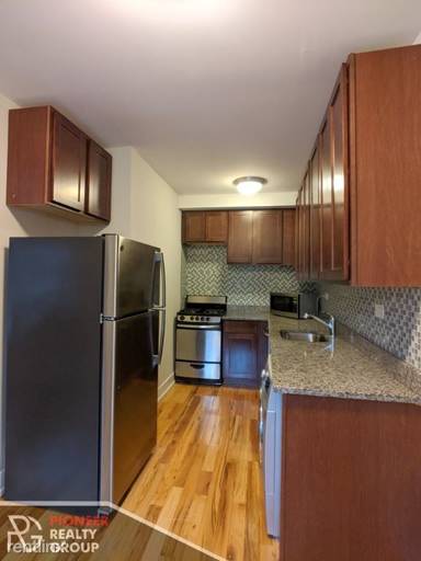 Main picture of 550 W Arlington Pl Apartments