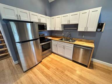 Main picture of 413 E Fifth St