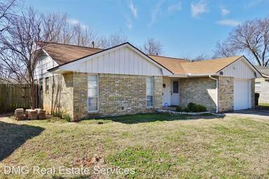 Main picture of 1618 Surrey Dr