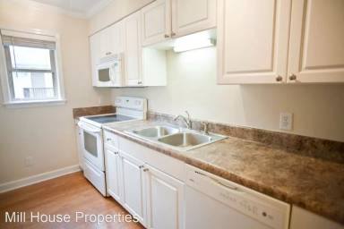 Main picture of 1513 E Franklin St