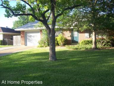 Main picture of 3903 Glenn Oaks Dr