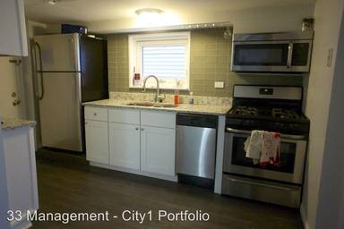 Main picture of 1122 W Roscoe St