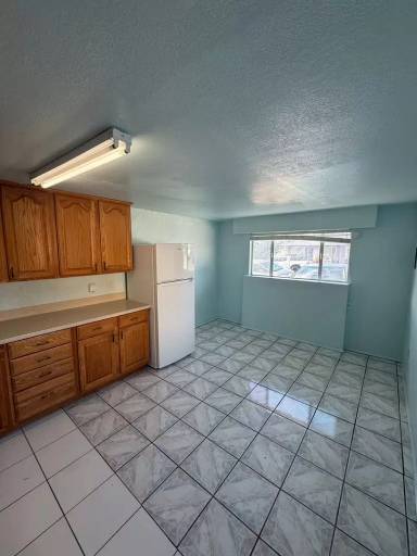Main picture of 5977 Dwight St