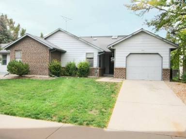 Main picture of 904 Camelot Ct