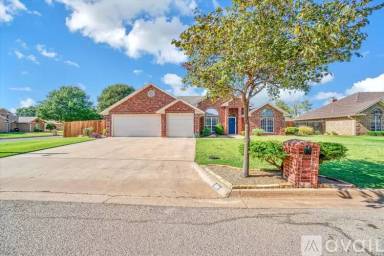 Main picture of 801 Jamestown Dr