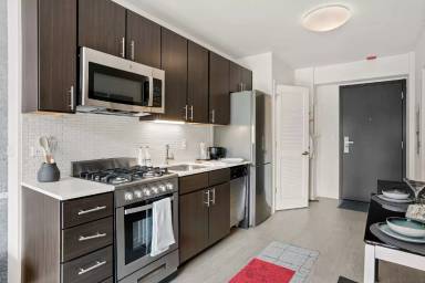 Main picture of 167 W Superior St