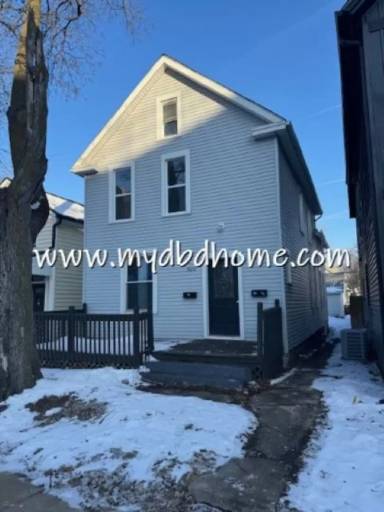 Main picture of 820 Lavina St