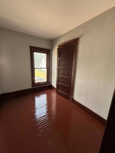 Main picture of 83 N 10th St