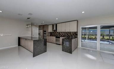 Main picture of 6610 SW 20th St