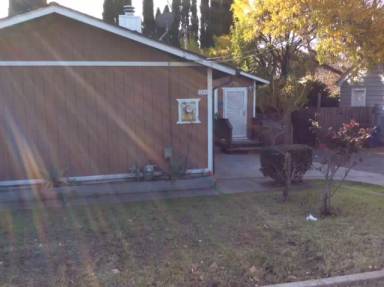 Main picture of 209 W 10th St