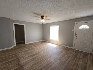 Main picture of 5115 Balkin St