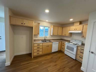 Main picture of 1650 NW Highland Ave