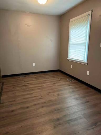 Main picture of 1476 Elm St