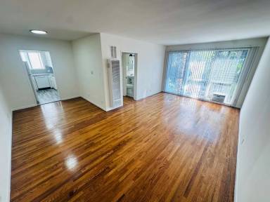 Main picture of 1605 N Martel Ave