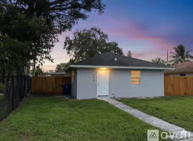 Main picture of 300 NW 28th Way