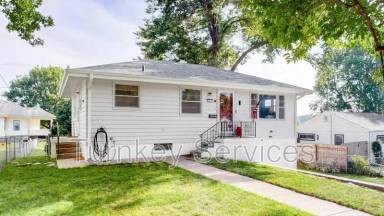 Main picture of 427 E 2nd St