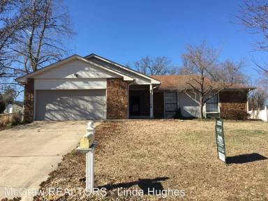 Main picture of 1021 N Douglas Dr