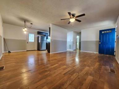 Main picture of 1711 Oak Hill Dr