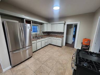 Main picture of 720 Raspberry St