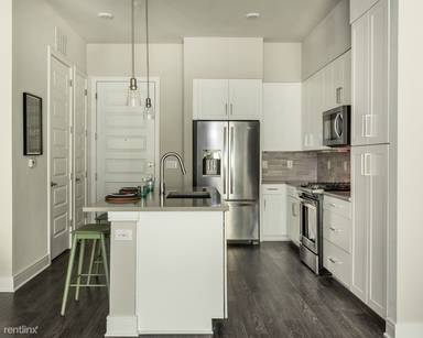 Main picture of 1321 W 5th St