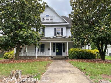 Main picture of 450 E Sprague St