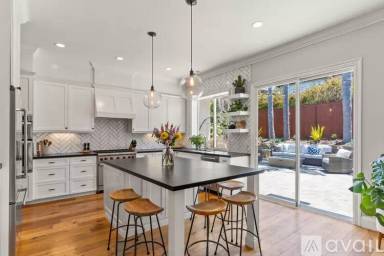 Main picture of 2221 Vista La Nisa