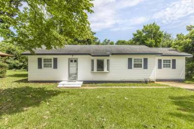 Main picture of 222 Lawn St
