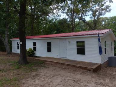 Main picture of 1018 Highway 378