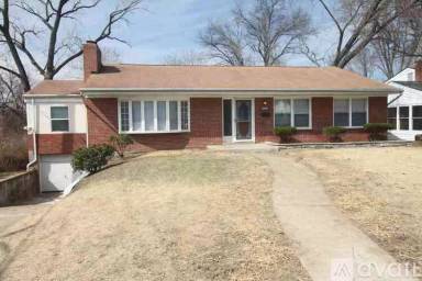 Main picture of 1111 W Parkedge Ln