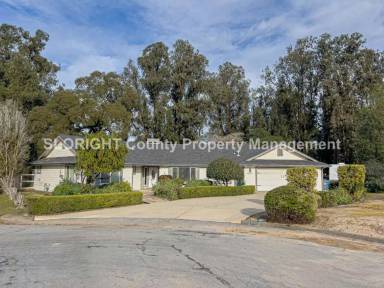 Main picture of 1055 Zinnia Ct