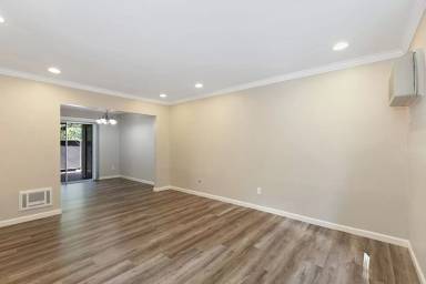 Main picture of 7964 Mission Center Ct