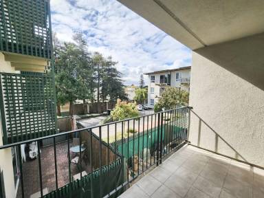 Main picture of 904 Peninsula Ave