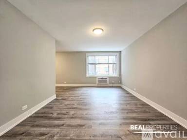 Main picture of 530 W Surf St