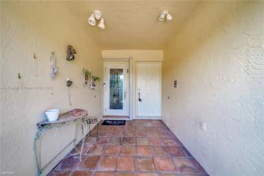 Main picture of 4026 N Ocean Dr