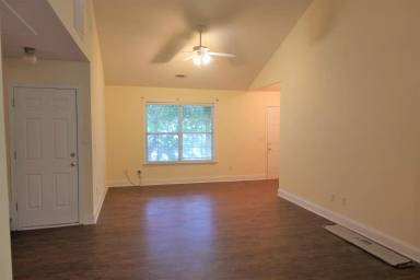 Main picture of 316 Sprucewood Ct