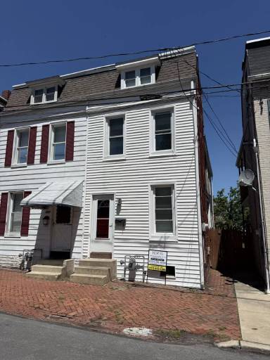 Main picture of 913 Blunston St