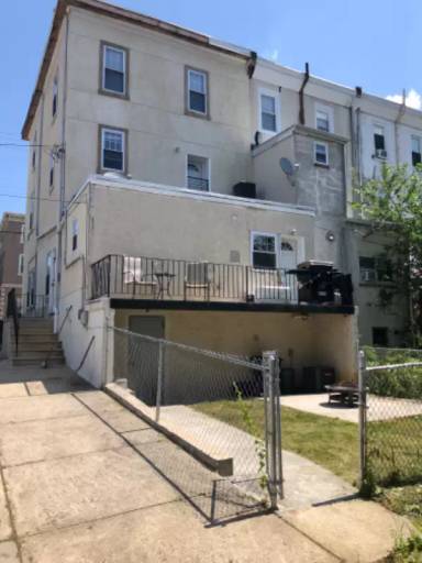 Main picture of 3350 Conrad St