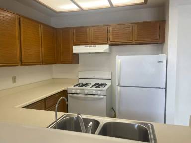 Main picture of 2490 Village Grn